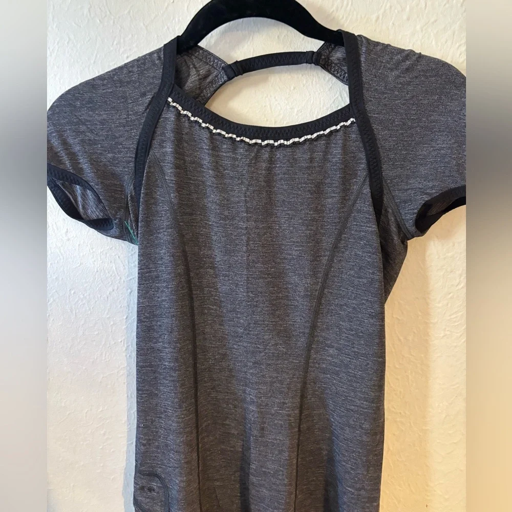 Lululemon‎ Run Team Spirit Short Sleeve Tee Ruffle Cut-out Back